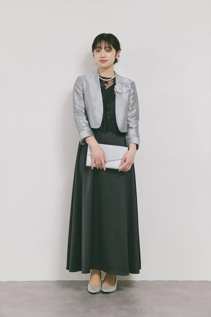 ブラックのシャイニーレースレイヤードドレス [ 店頭販売価格49,500円 ]