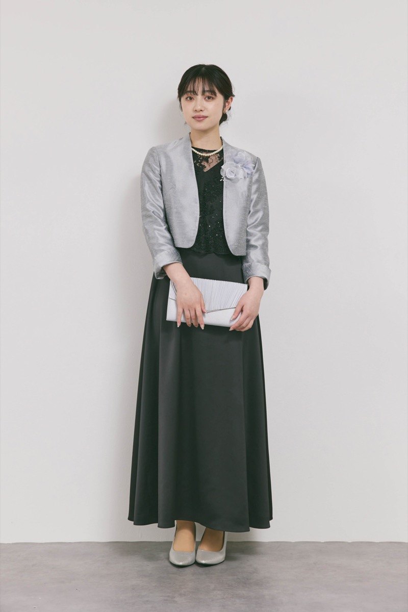 ブラックのシャイニーレースレイヤードドレス [ 店頭販売価格49,500円 ]