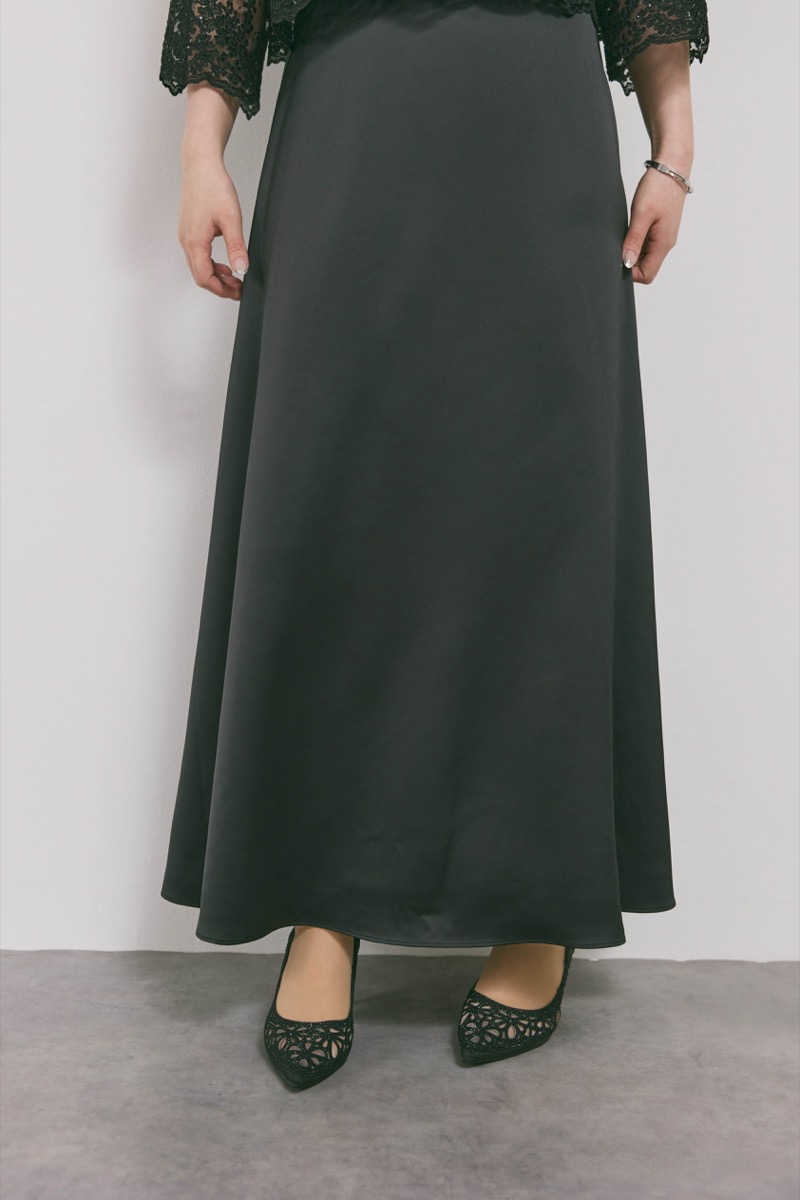 ブラックのシャイニーレースレイヤードドレス [ 店頭販売価格49,500円 ]