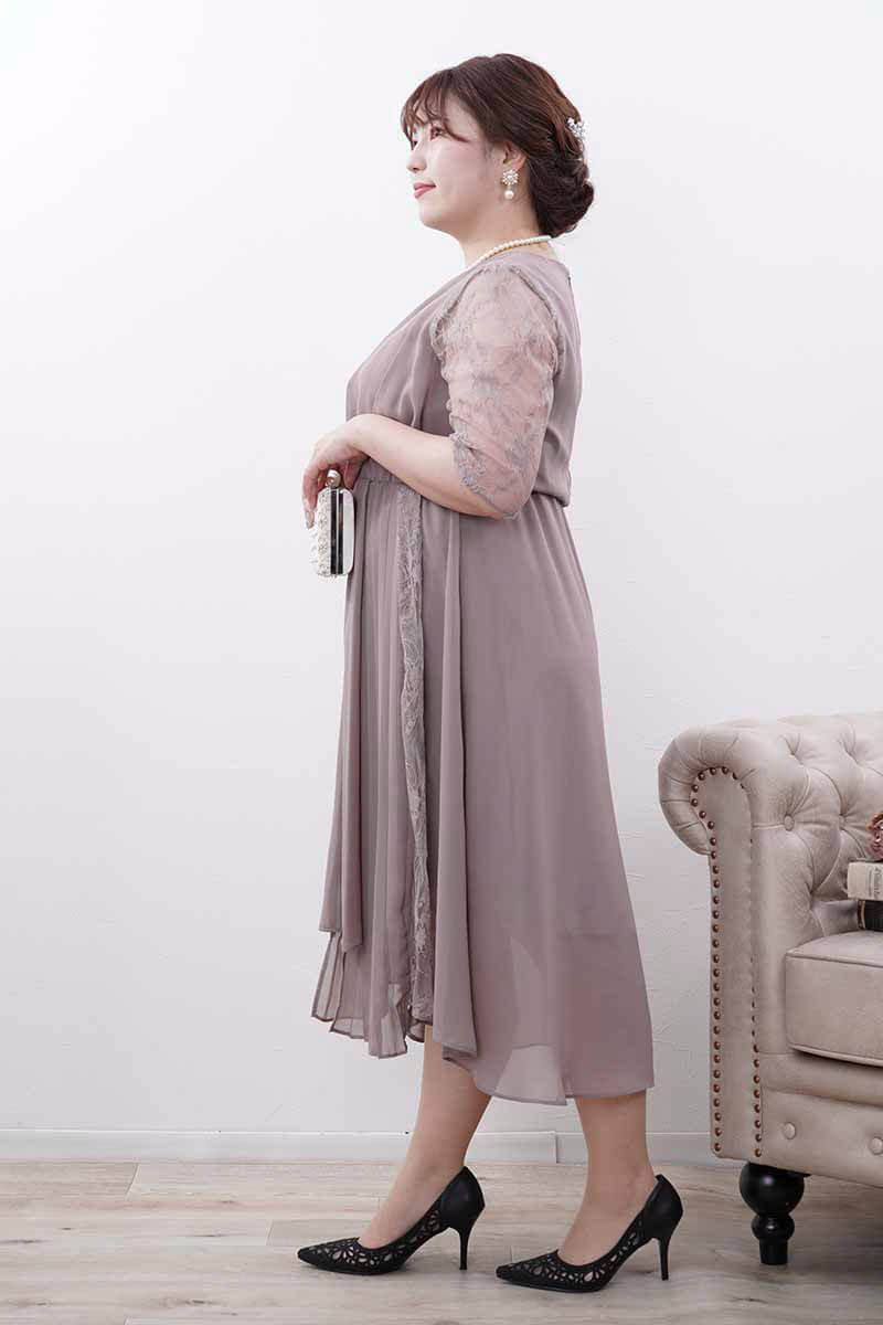 グレージュのフィッシュテールシフォンドレス