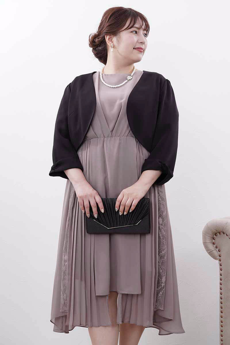 グレージュのフィッシュテールシフォンドレス