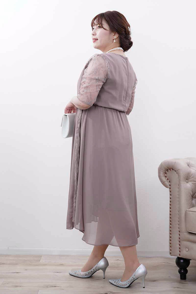 グレージュのフィッシュテールシフォンドレス