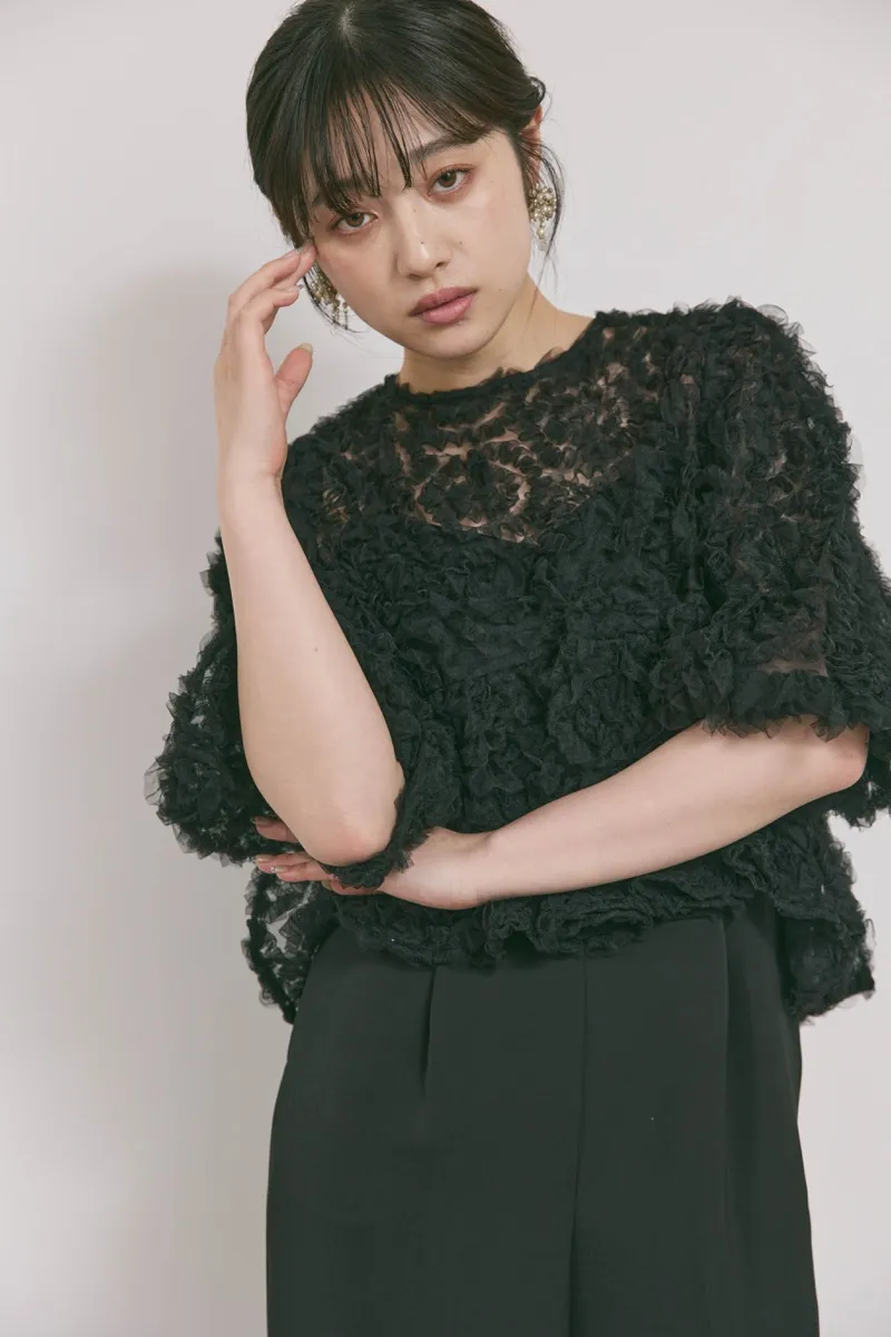 ブラックのペタルテクスチャーパンツドレス