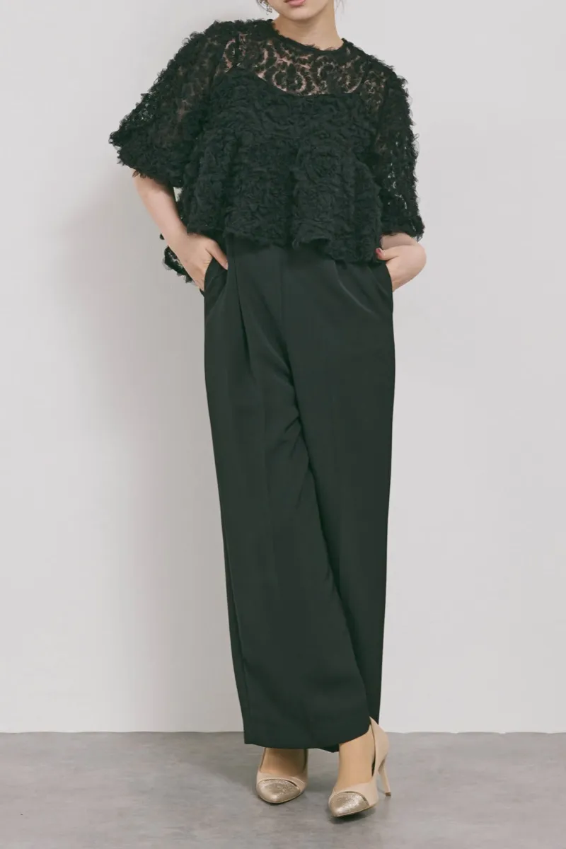 ブラックのペタルテクスチャーパンツドレス