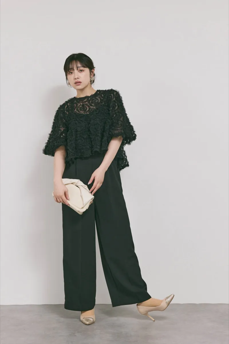 ブラックのペタルテクスチャーパンツドレス