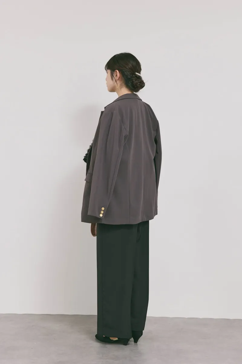 ブラックのペタルテクスチャーパンツドレス