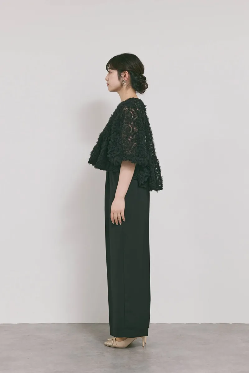 ブラックのペタルテクスチャーパンツドレス