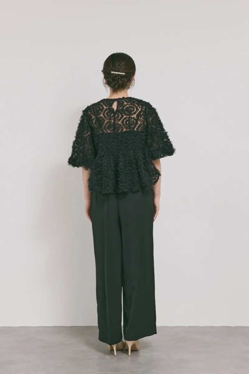 ブラックのペタルテクスチャーパンツドレス