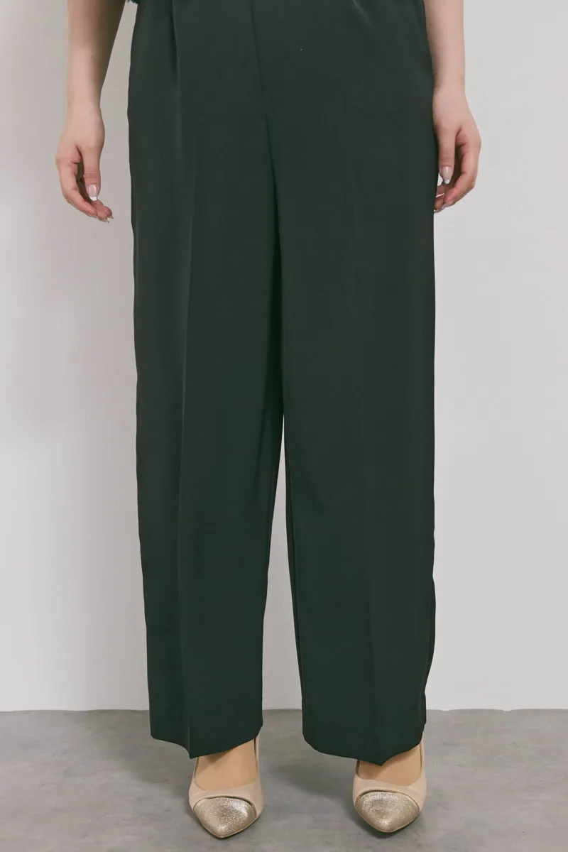 ブラックのペタルテクスチャーパンツドレス