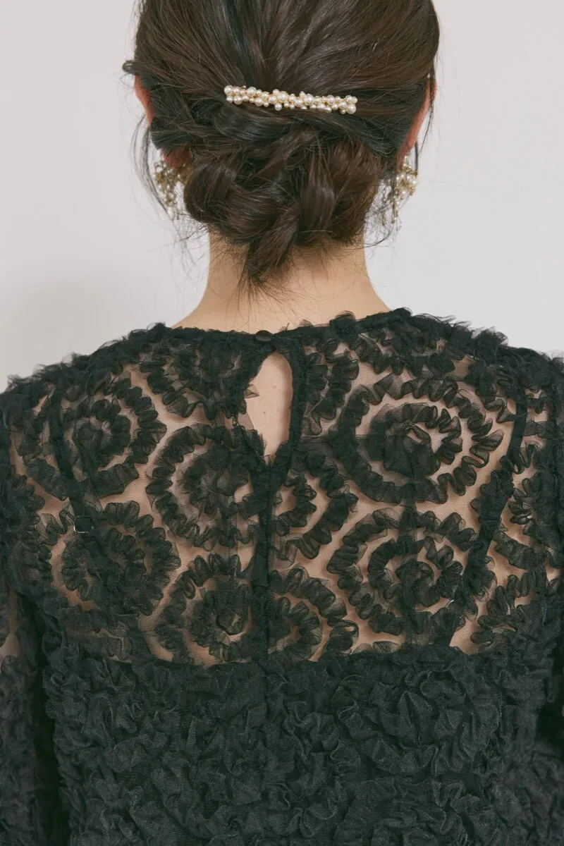 ブラックのペタルテクスチャーパンツドレス