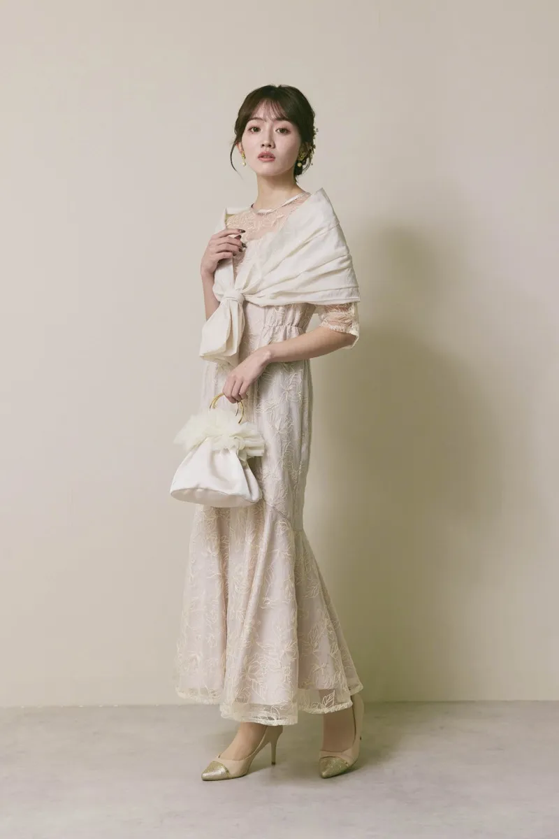 ライトベージュのフローラルチュールマーメイドドレス