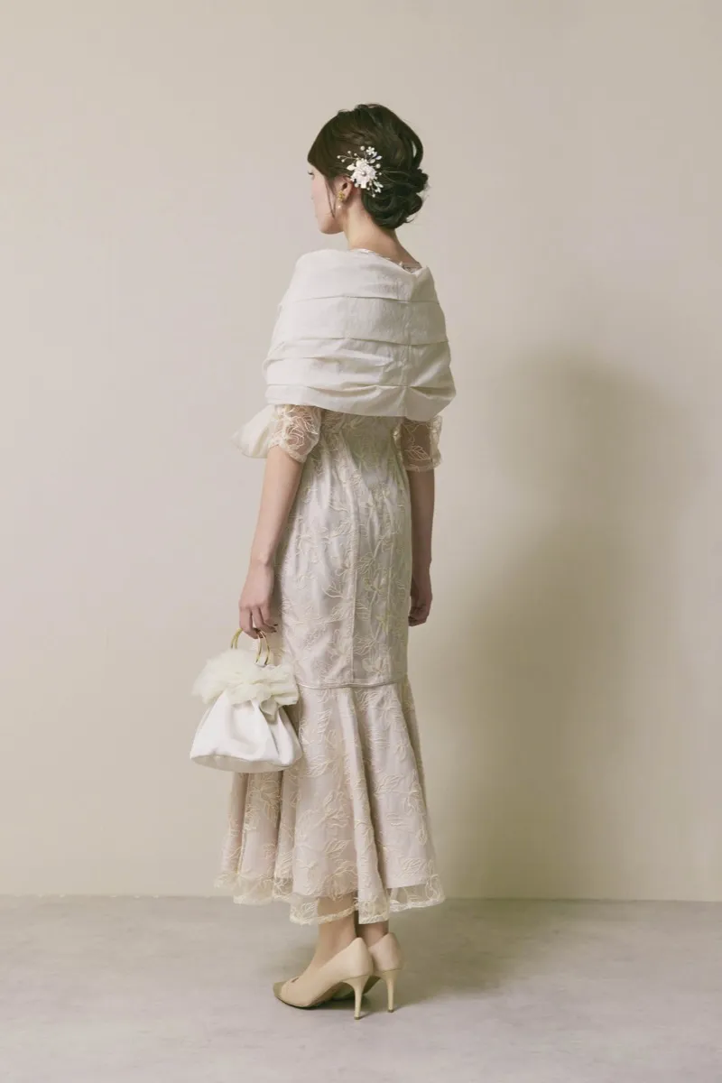 ライトベージュのフローラルチュールマーメイドドレス