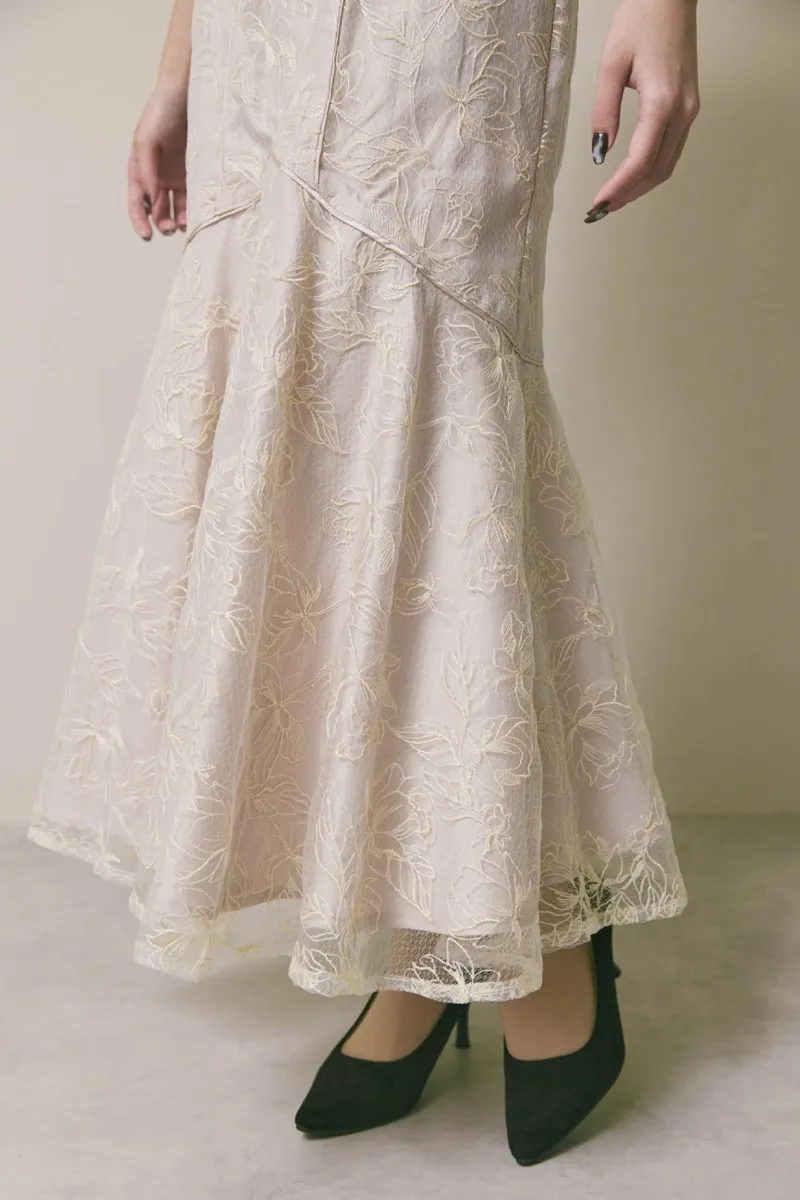 ライトベージュのフローラルチュールマーメイドドレス