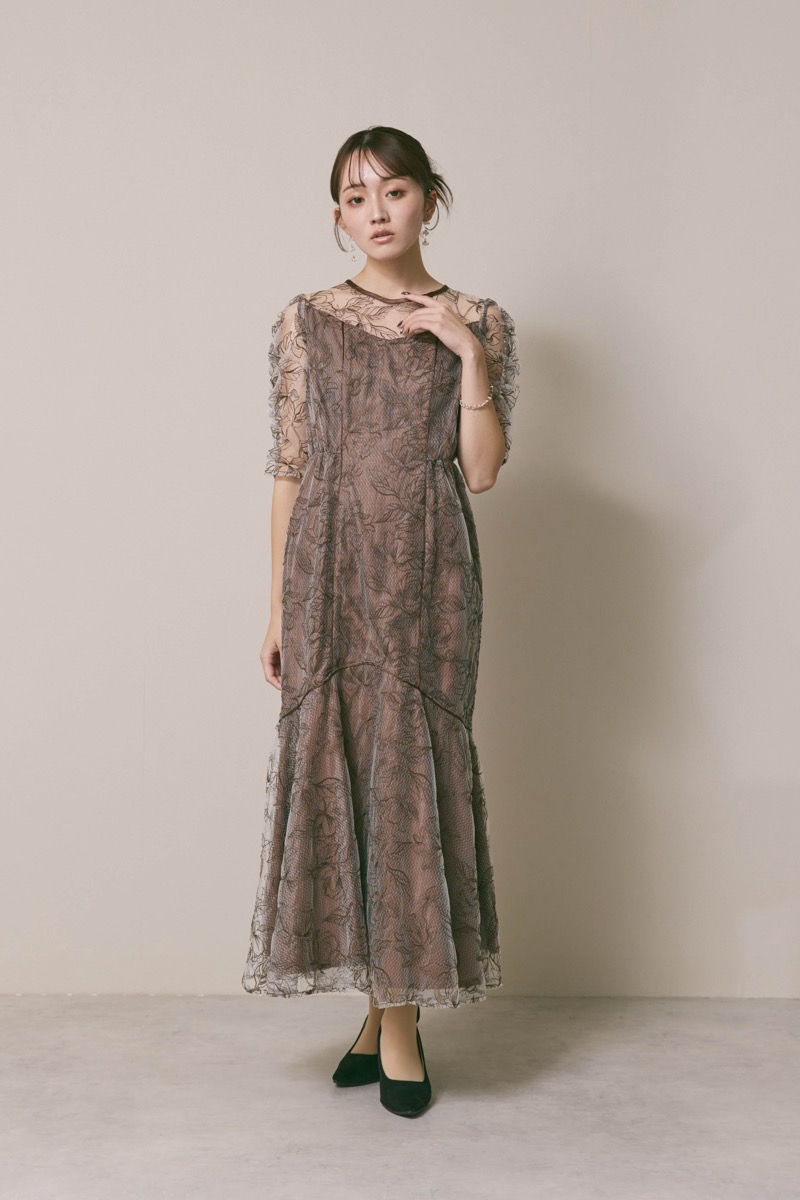 ブラウンのフローラルチュールマーメイドドレス