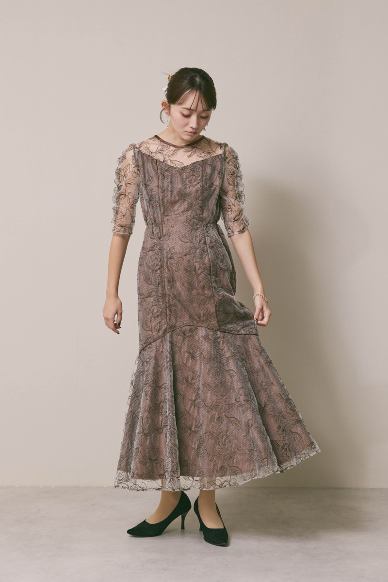 ブラウンのフローラルチュールマーメイドドレス