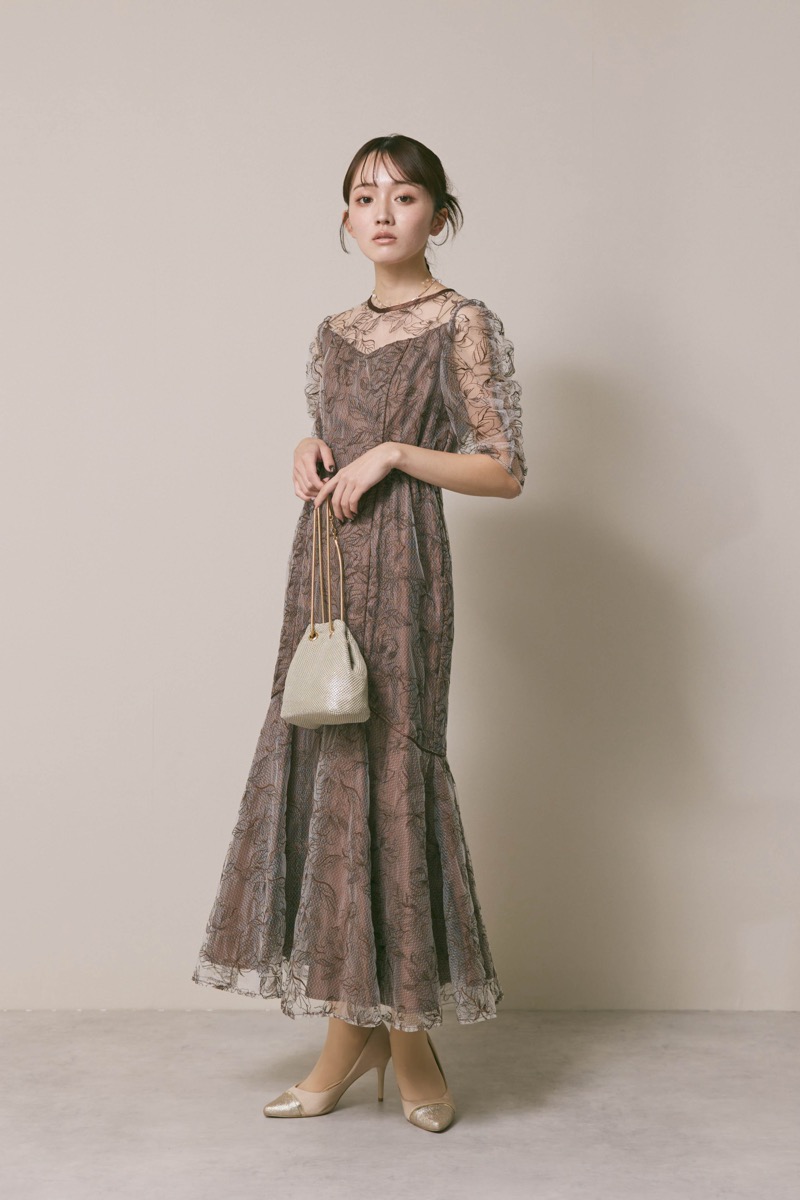 ブラウンのフローラルチュールマーメイドドレス