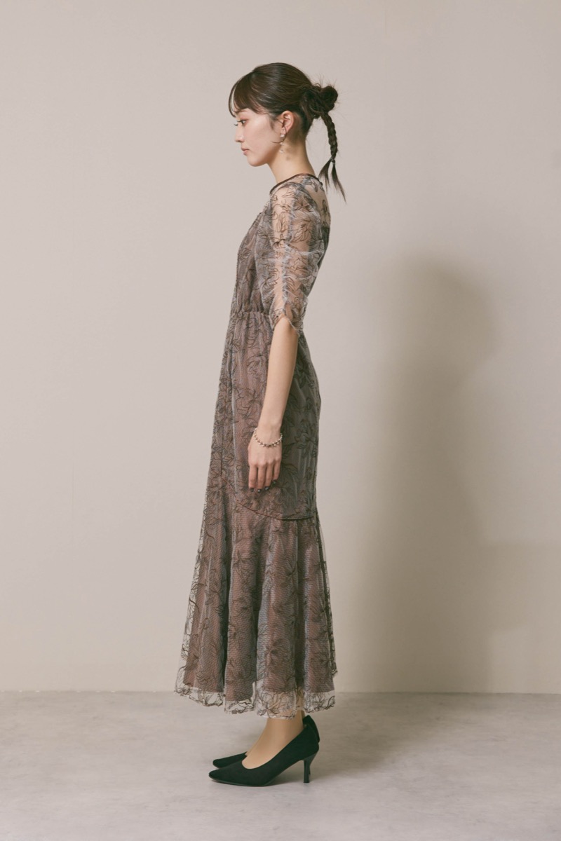 ブラウンのフローラルチュールマーメイドドレス