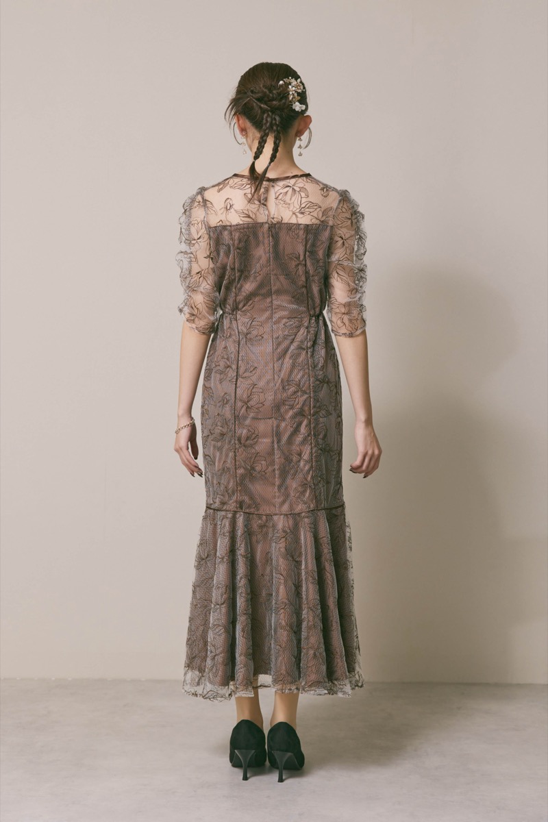 ブラウンのフローラルチュールマーメイドドレス