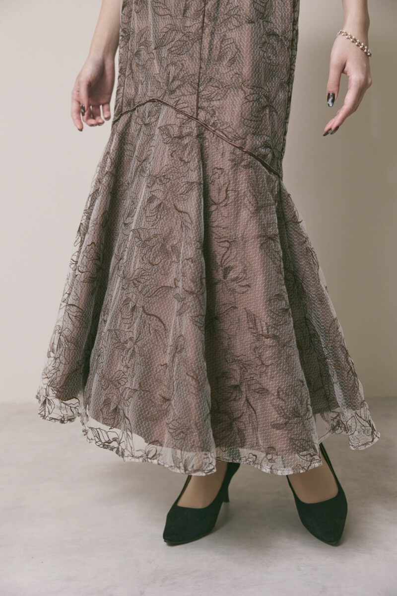 ブラウンのフローラルチュールマーメイドドレス