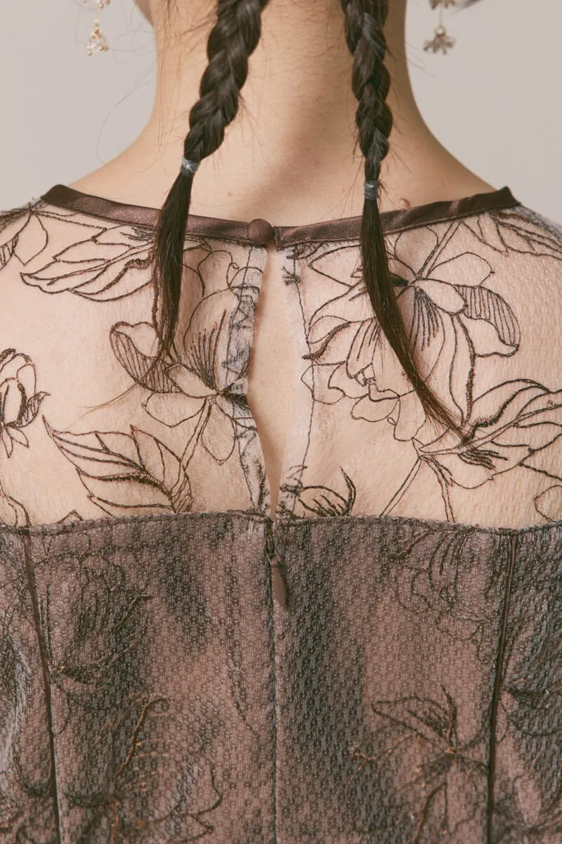 ブラウンのフローラルチュールマーメイドドレス