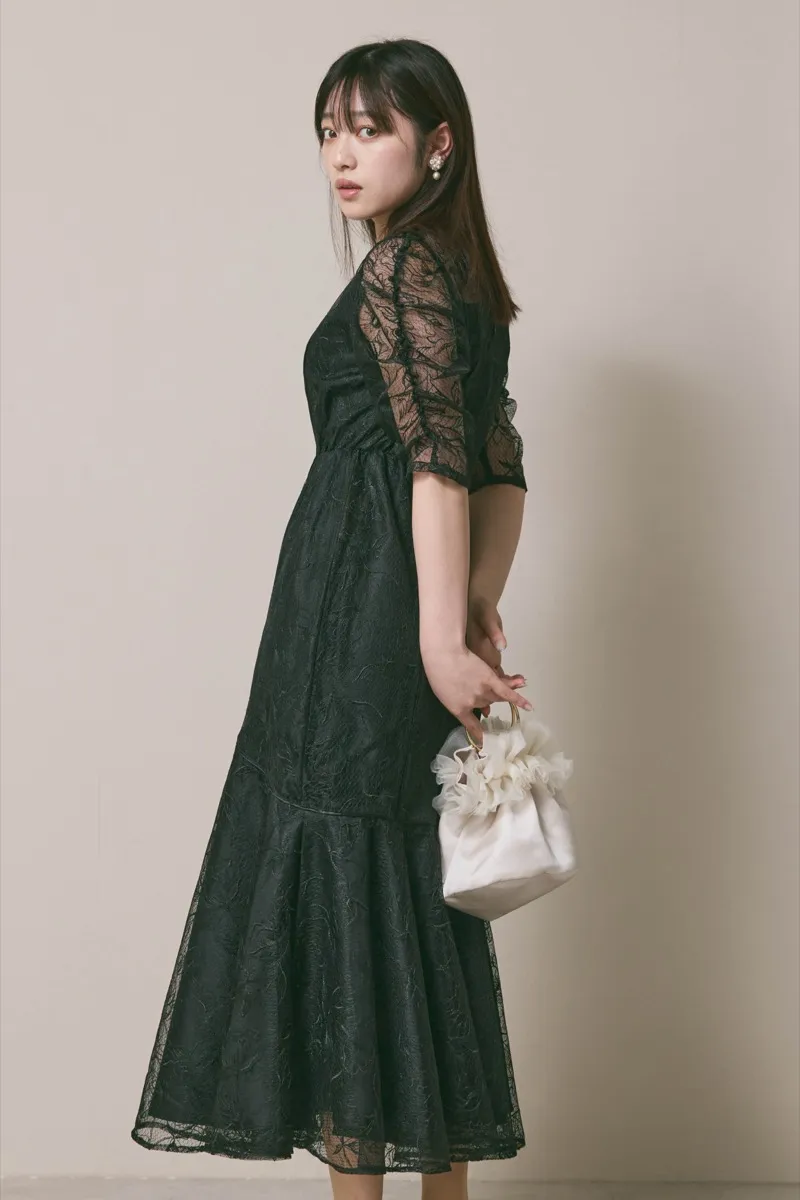 ブラックのフローラルチュールマーメイドドレス