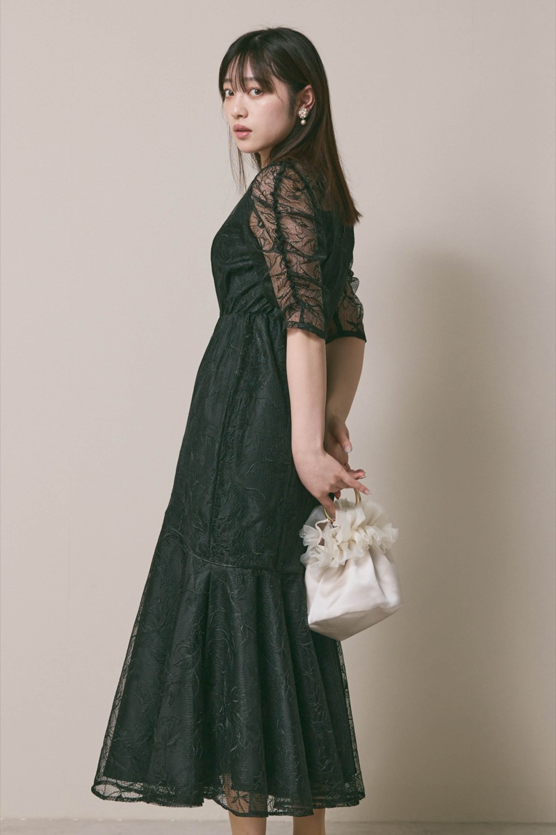 ブラックのフローラルチュールマーメイドドレス