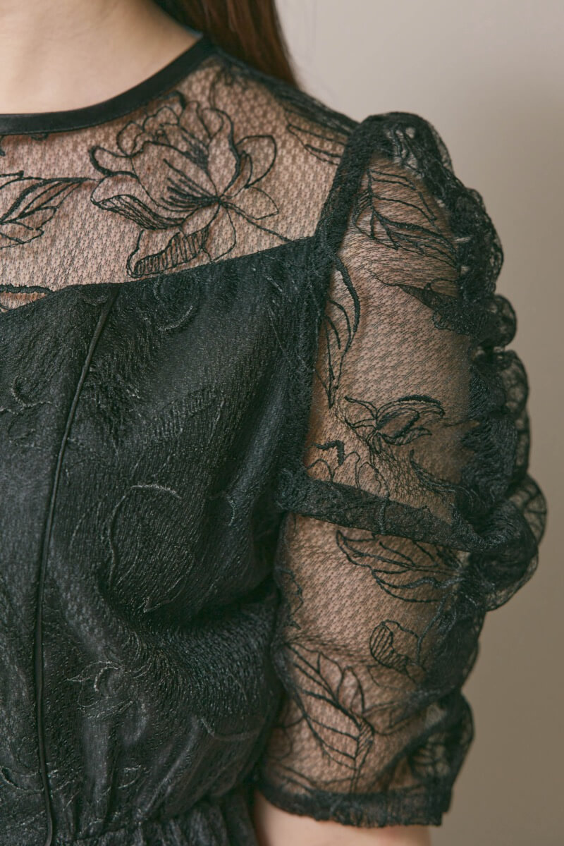 ブラックのフローラルチュールマーメイドドレス