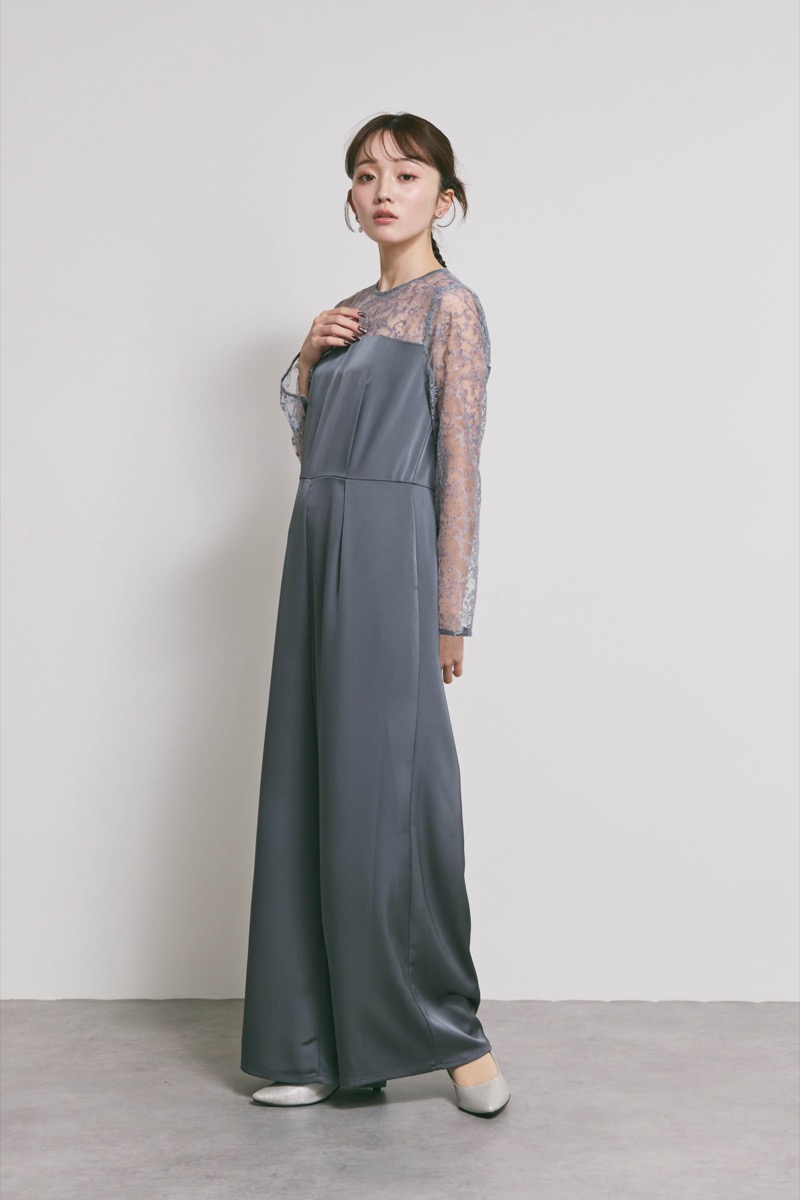 グレーのシークインエンブロイダリーパンツドレス