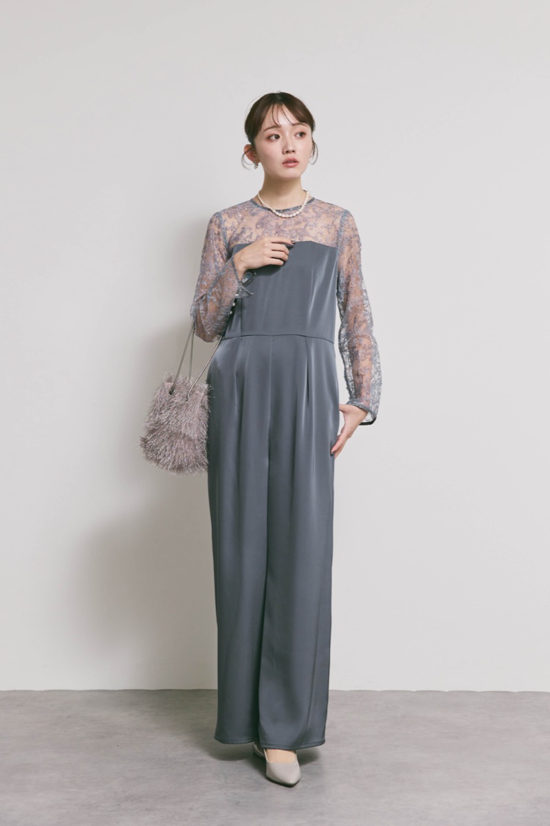 グレーのシークインエンブロイダリーパンツドレス