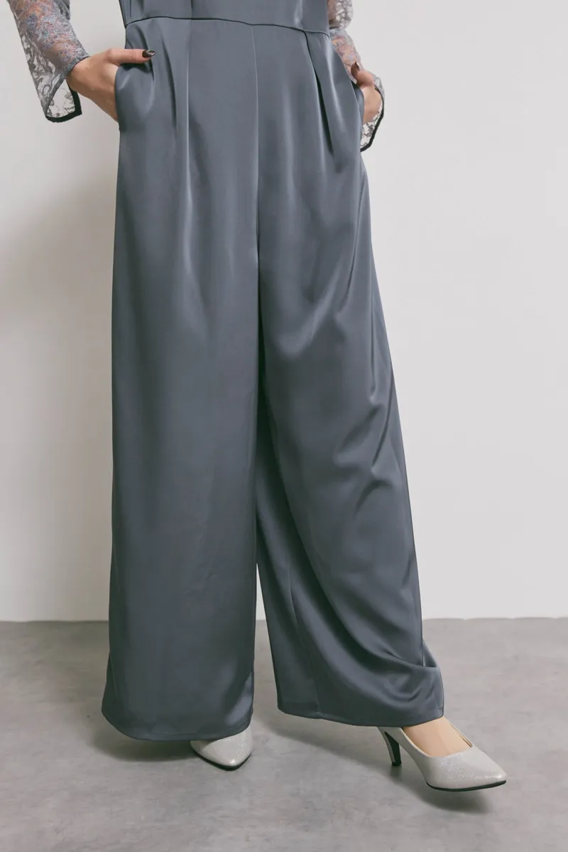 グレーのシークインエンブロイダリーパンツドレス