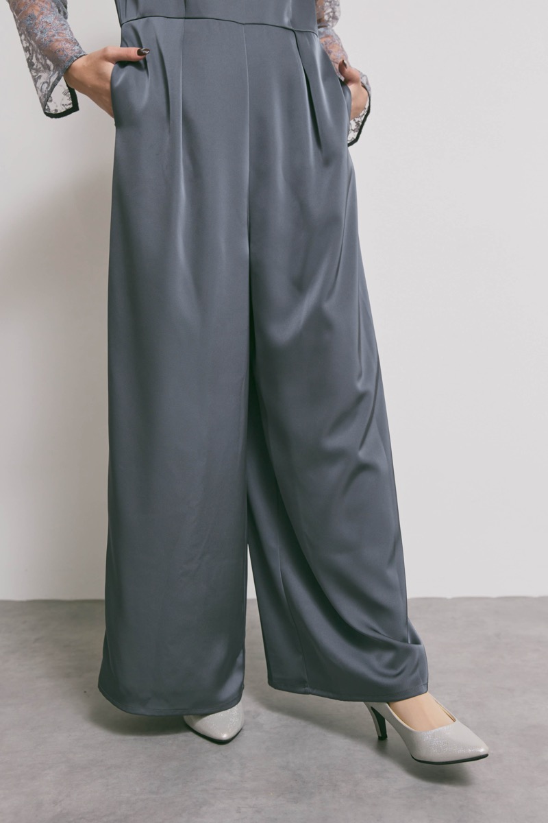 グレーのシークインエンブロイダリーパンツドレス