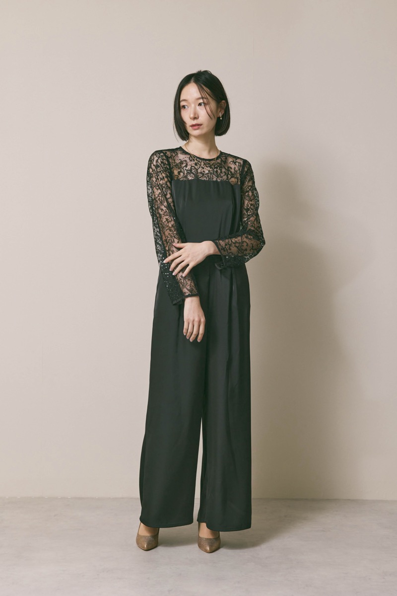 ブラックのシークエンブロイダリーパンツドレス