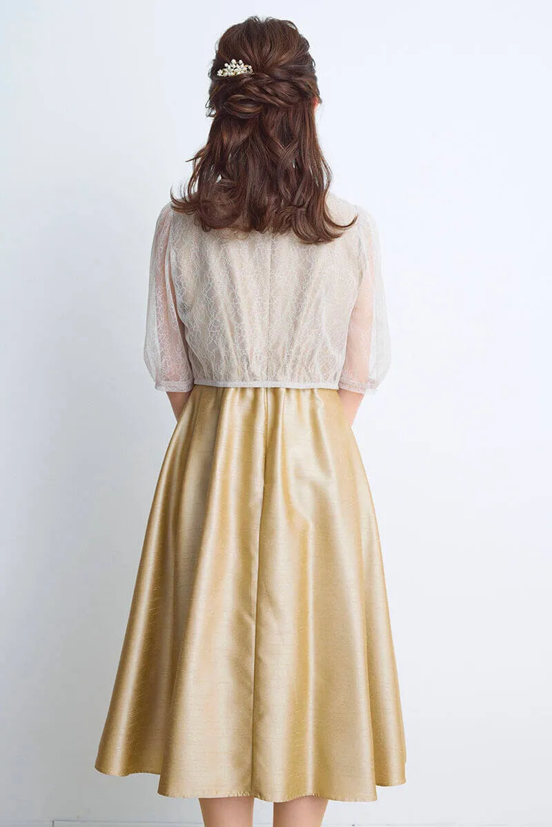 ベージュゴールドのレースボレロ付きシャンタンドレス