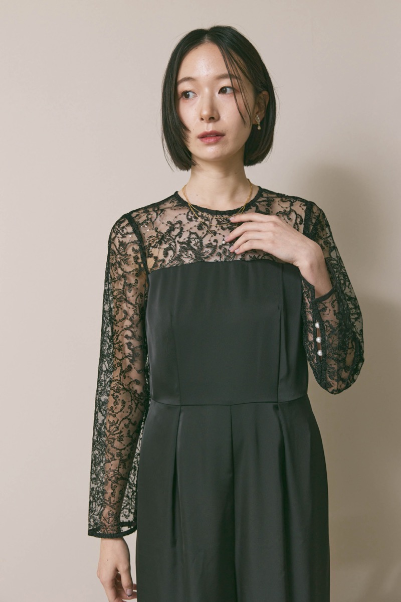 ブラックのシークエンブロイダリーパンツドレス