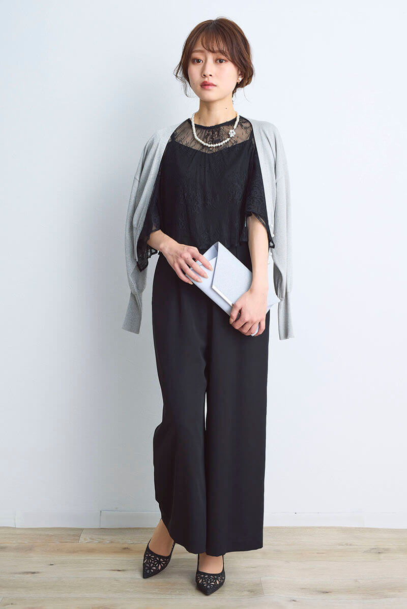ブラックのレースブラウスセットオールインワン