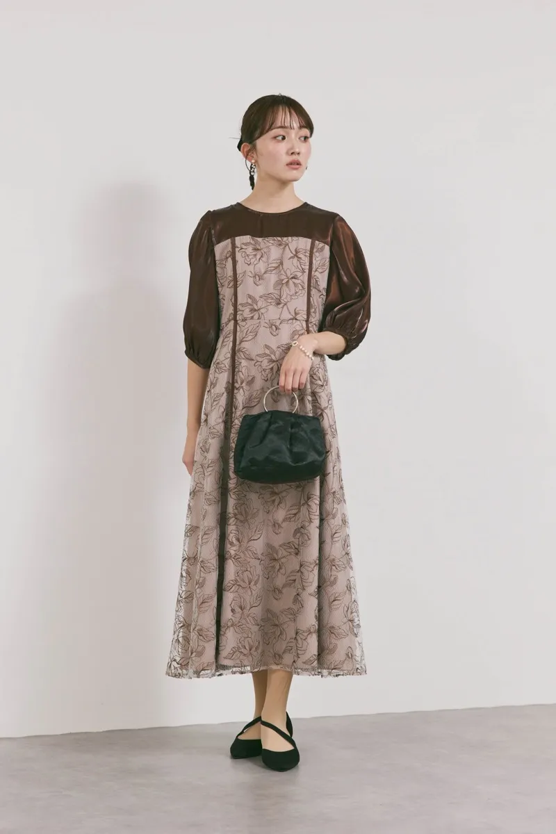 ブラウンのパイピングレース切替ドレス