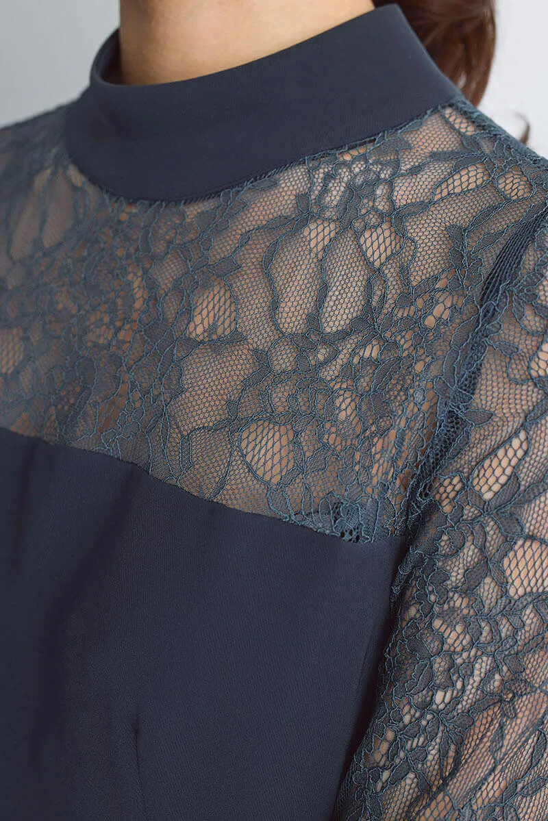 ネイビーのフレアカフスIラインドレス