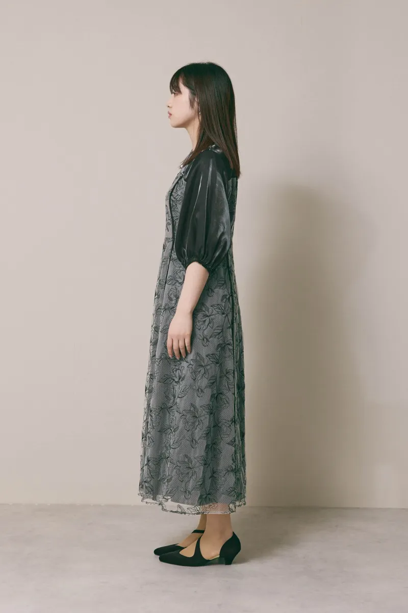 ブラックのパイピングレース切替ドレス