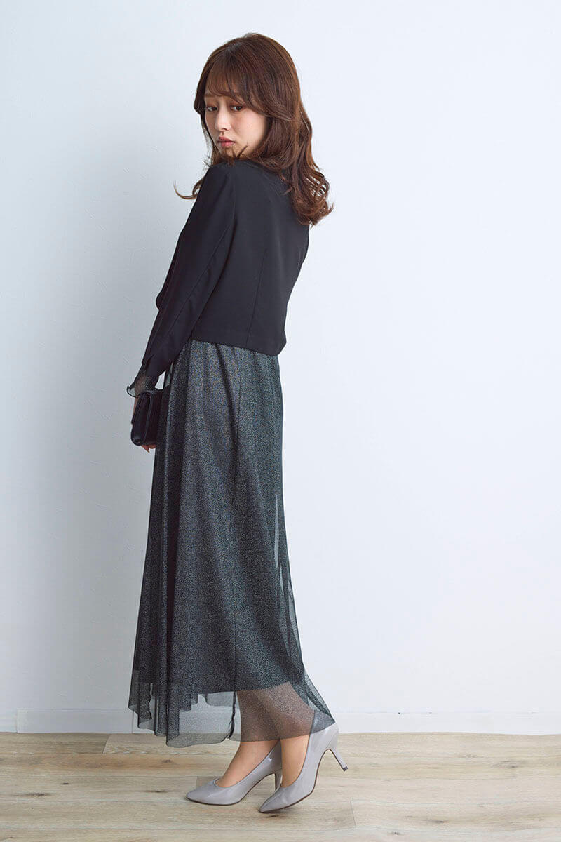 ブラックのラメチュールメロウドレス