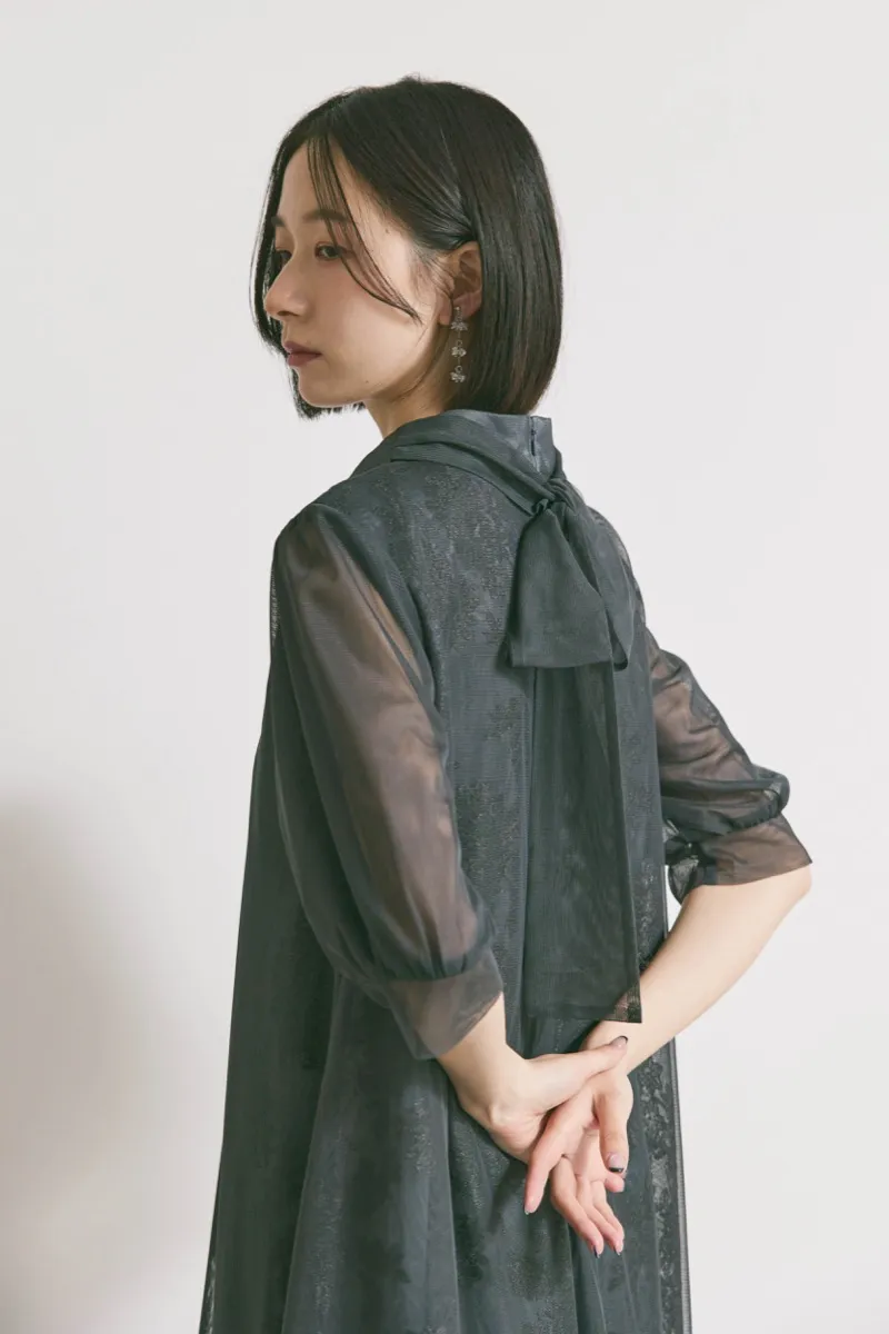 グレーのチュールレースAラインドレス