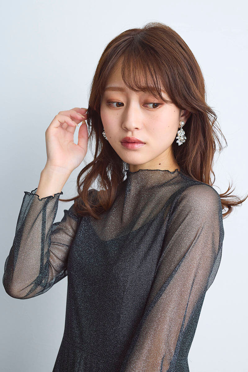 ブラックのラメチュールメロウドレス