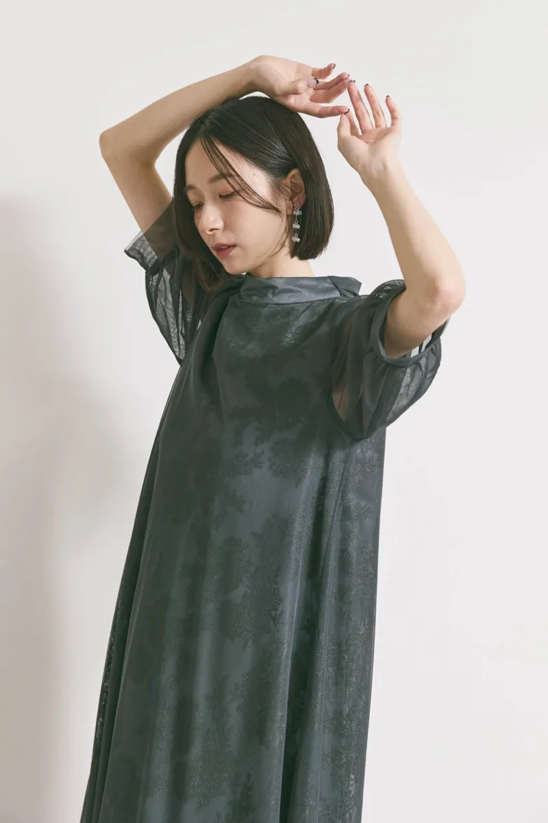 グレーのチュールレースAラインドレス