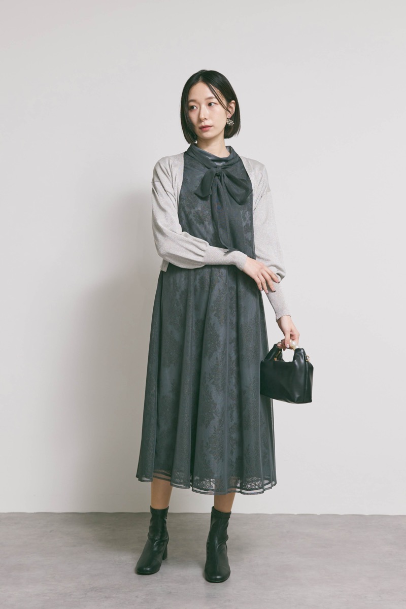 グレーのチュールレースAラインドレス