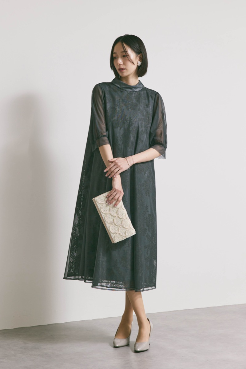 グレーのチュールレースAラインドレス