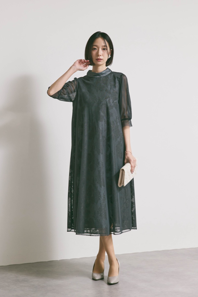 グレーのチュールレースAラインドレス