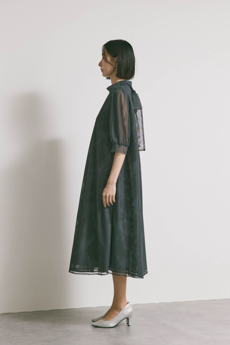 グレーのチュールレースAラインドレス