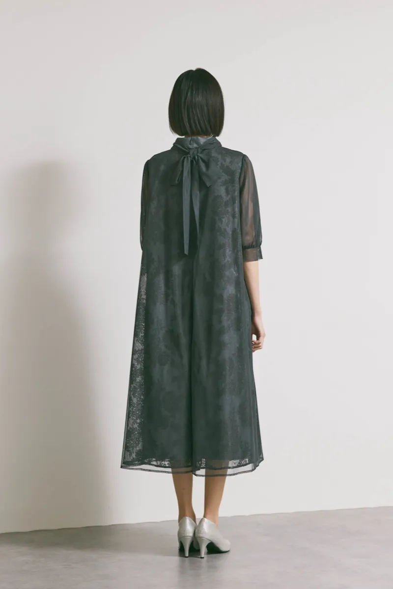 グレーのチュールレースAラインドレス