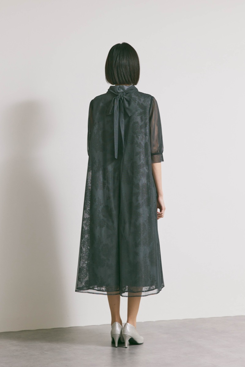 グレーのチュールレースAラインドレス