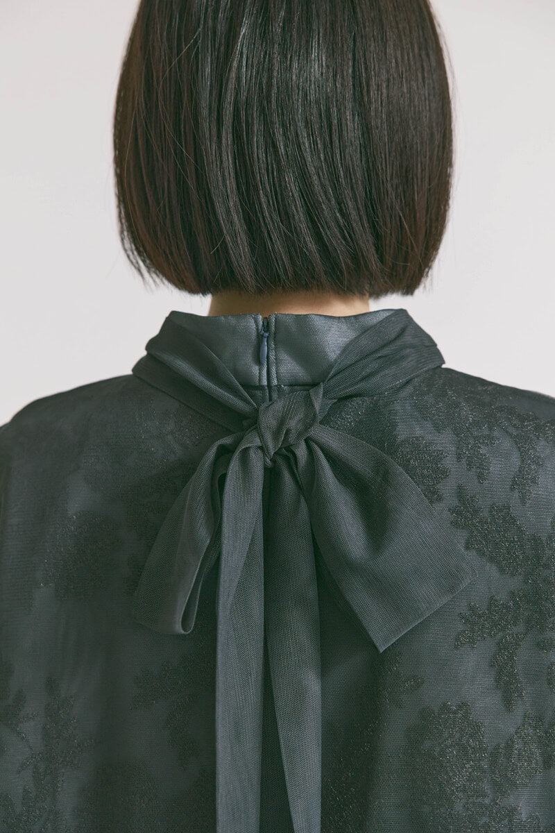 グレーのチュールレースAラインドレス