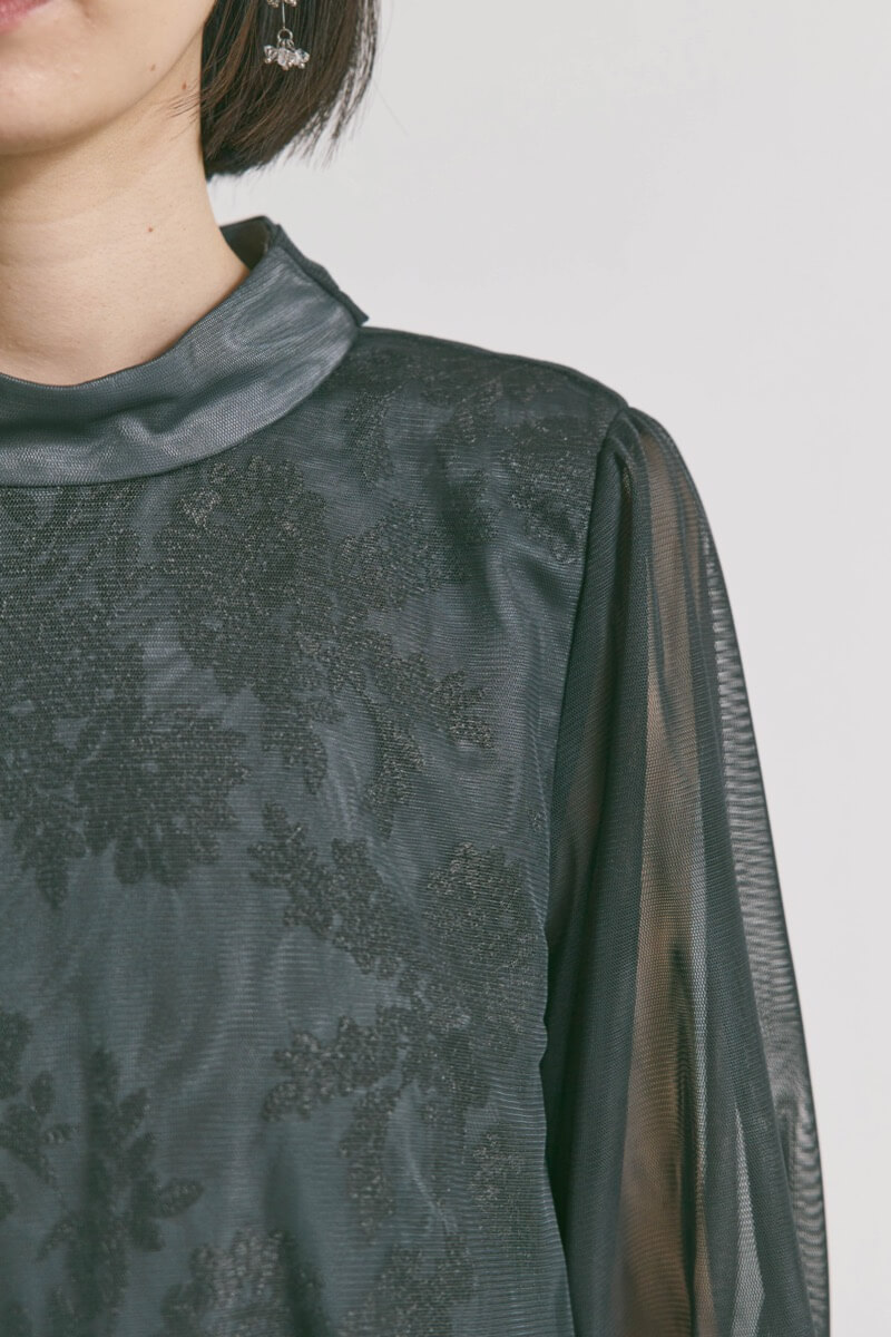 グレーのチュールレースAラインドレス